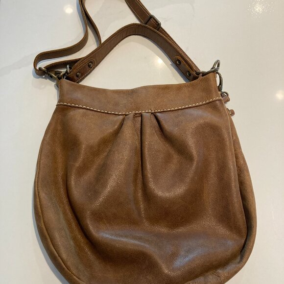 Roots Olivia Bag, medium brown 'Tribe' leather, hobo cross body - Picture 2 of 5